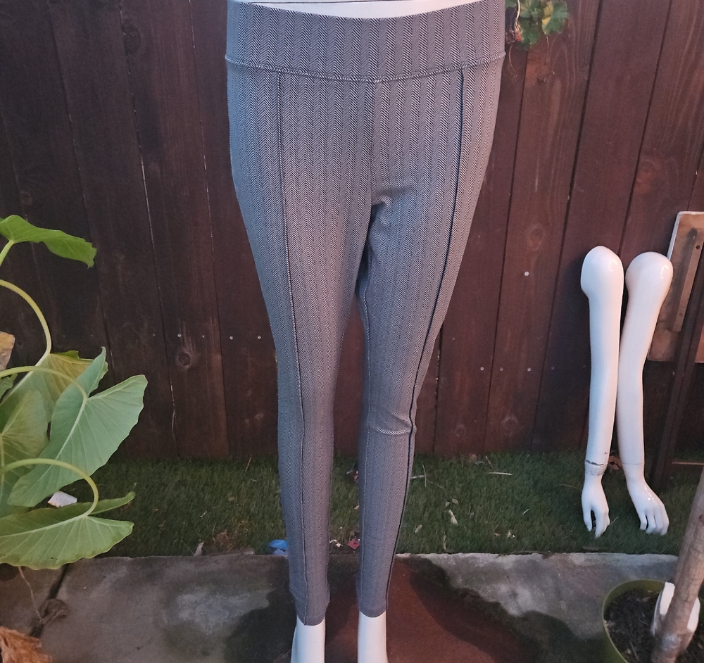 Old Navy Black and White Herringbone Leggings